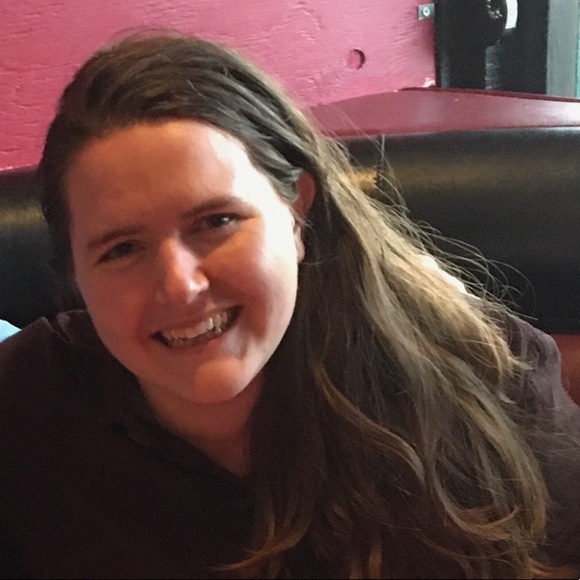 Meet your Posher, Nicole - Picture 1 of 1